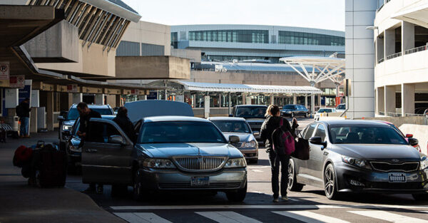 Why Do Travelers Feel Airport Shuttle Service is Beneficial To Them?